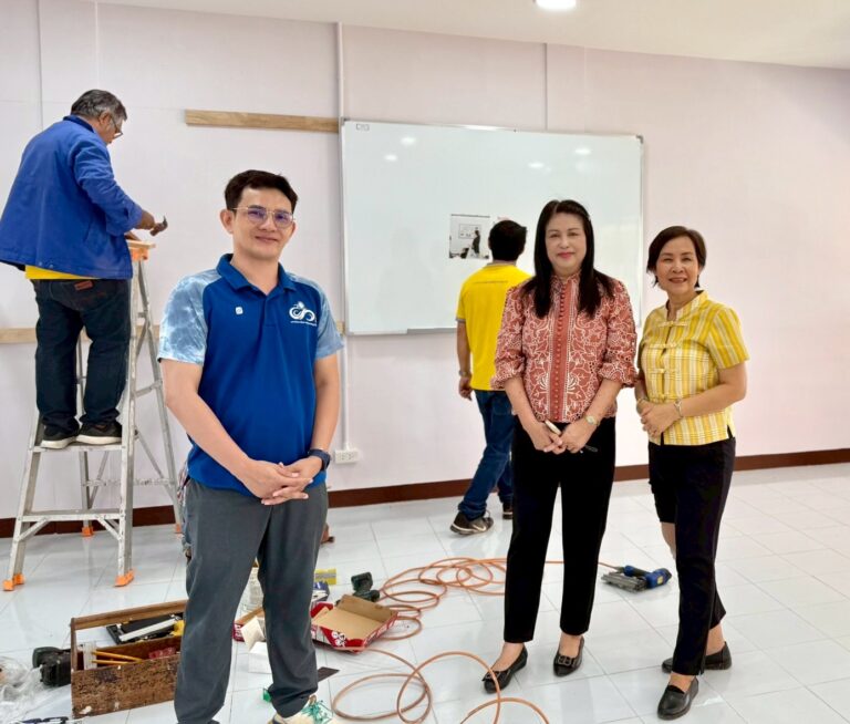 ผู้บริหารติดตามการปรับปรุงห้องเรียน