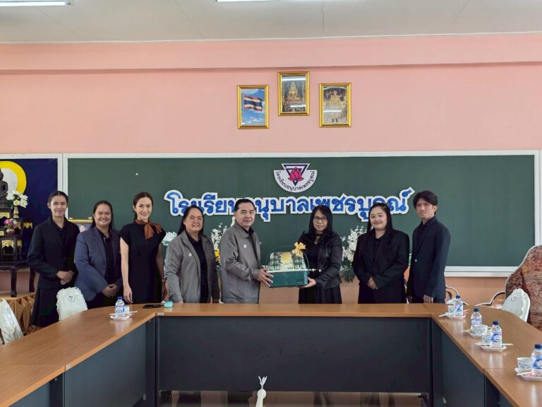 คณะผู้บริหาร ครูและเจ้าหน้าที่ โรงเรียนสาธิตมหาวิทยาลัยราชภัฏเพชรบูรณ์ เยี่ยมชมและแลกเปลี่ยนเรียนรู้ด้านการศึกษา ณ โรงเรียนอนุบาลเพชรบูรณ์